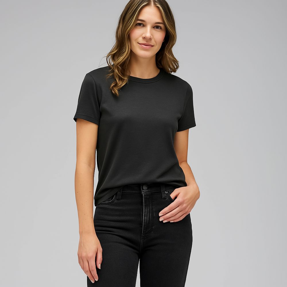 woman wearing black tech t-shirt – breathable minimalist everyday outfit for casual, gym and streetwear fashion